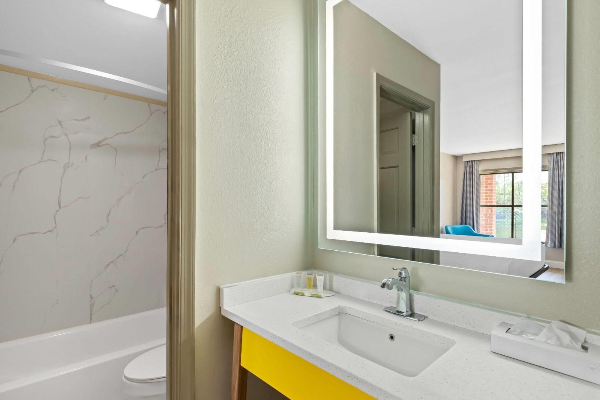 Days Inn By Wyndham Petersburg/South Fort Lee Dış mekan fotoğraf