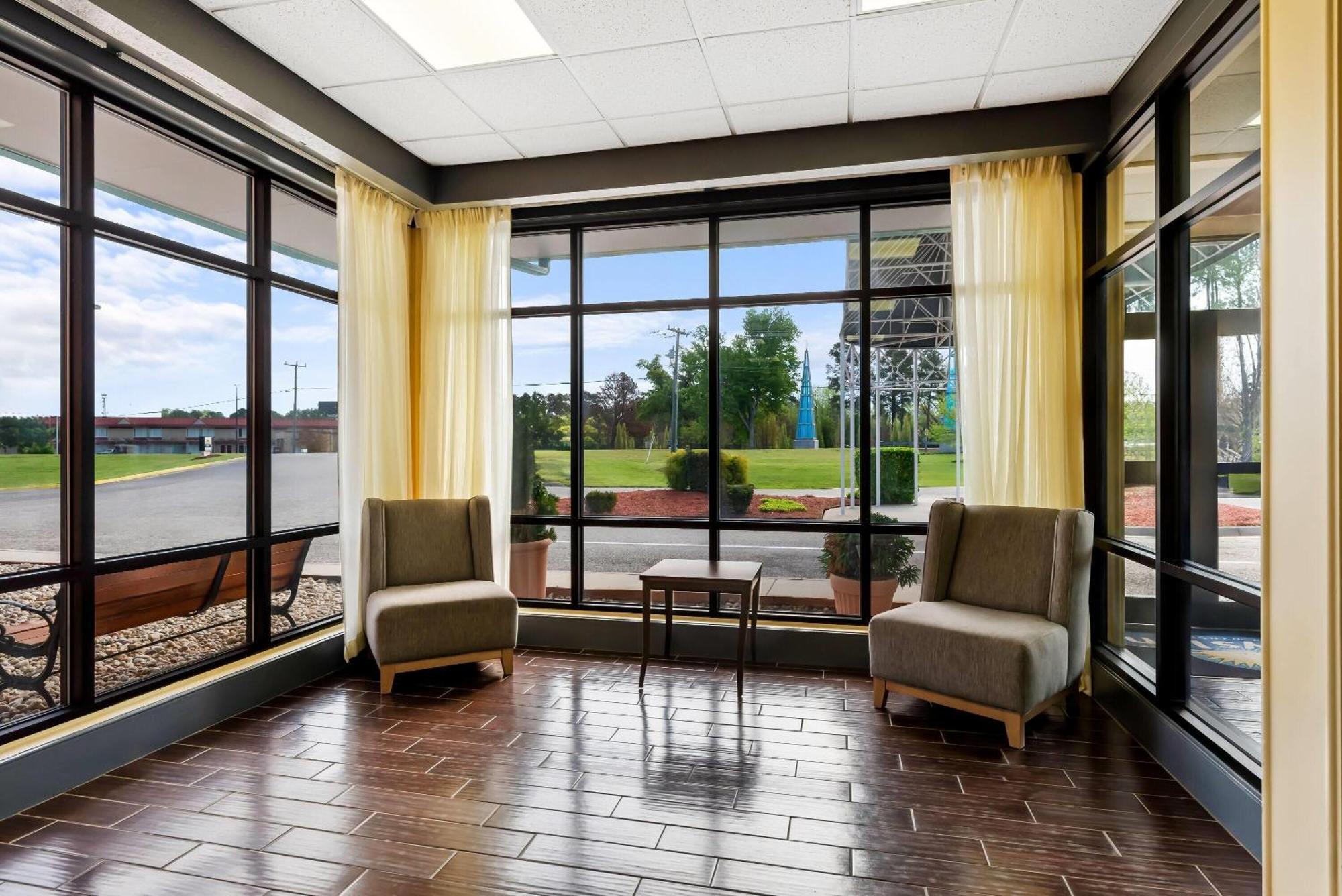 Days Inn By Wyndham Petersburg/South Fort Lee Dış mekan fotoğraf