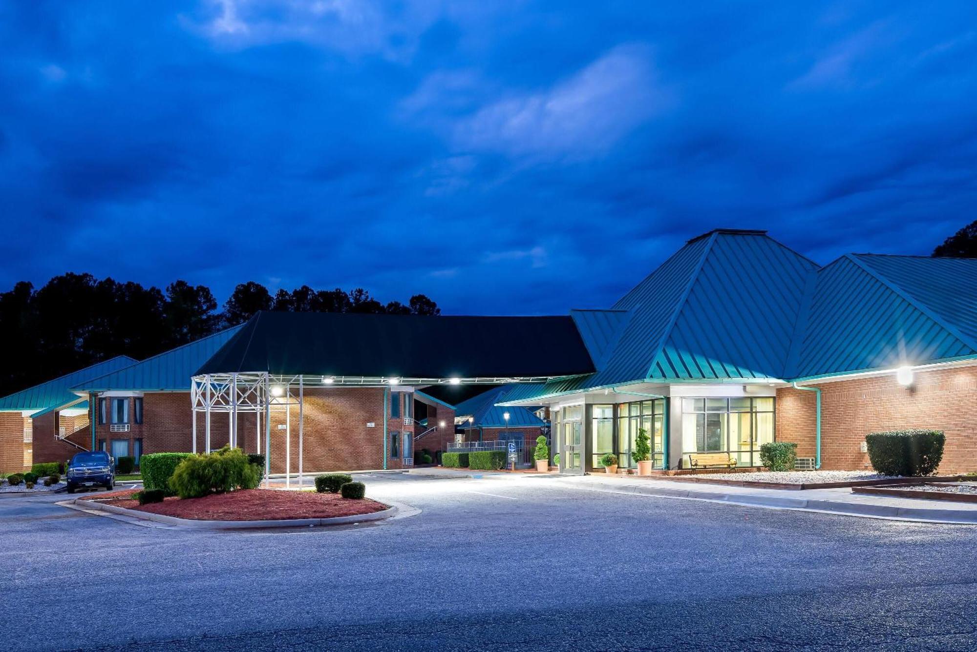 Days Inn By Wyndham Petersburg/South Fort Lee Dış mekan fotoğraf
