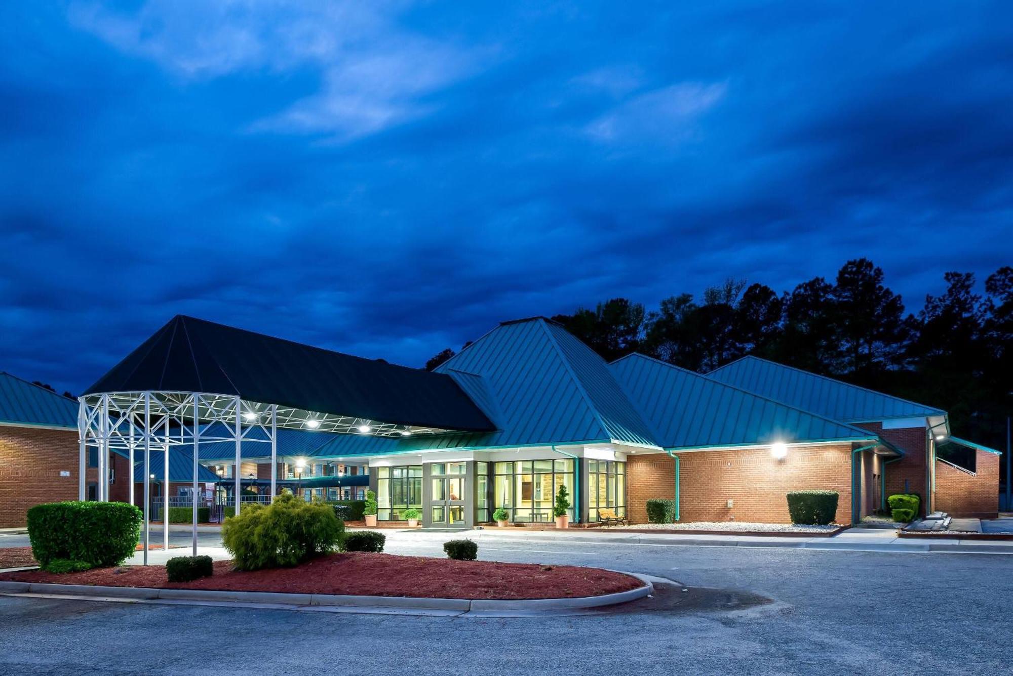 Days Inn By Wyndham Petersburg/South Fort Lee Dış mekan fotoğraf